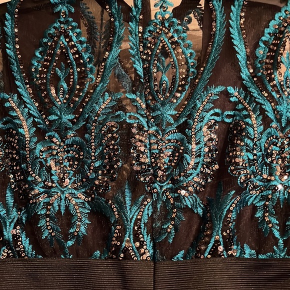 Green & Black Sexy Dress - Picture 7 of 9